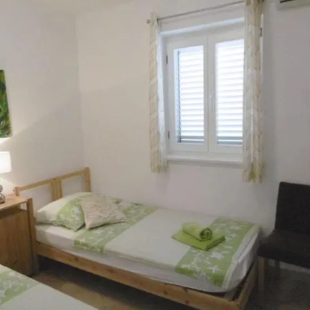 Holiday home Mare With Great Sea View Ravni